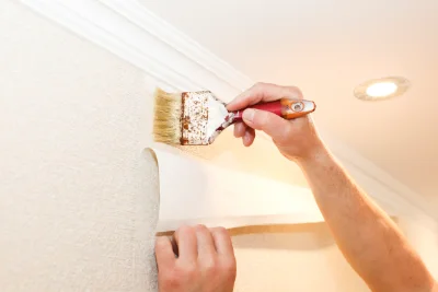 Pose de papier peint à Russ — revêtements muraux et toiles de verre
